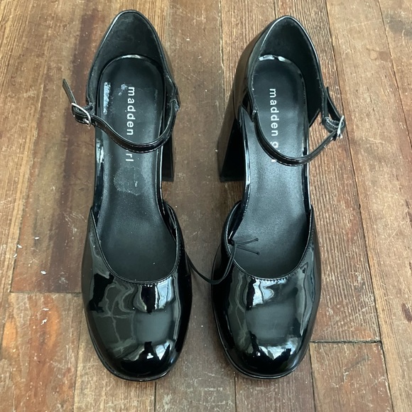 Black heels - Picture 2 of 4